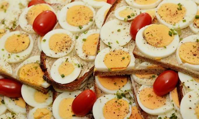 Naučnici tvrde: Jedno jaje dnevno smanjuje rizik od srčanog udara