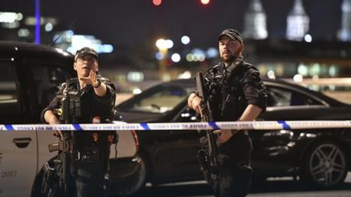 Navijač GOLIM RUKAMA nasrnuo na teroriste u Londonu