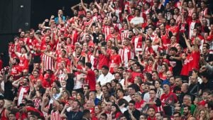 Navijači Olimpijakosa i Panatinaikosa sukobili se u dvorani u Abu Dabiju (VIDEO)