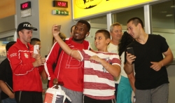 Navijači dočekali fudbalere Zvezde na aerodromu