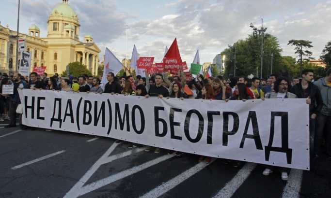Ne da(vi)mo Beograd ispred Doma omladine gde su povređene dve osobe: Nelegalno!