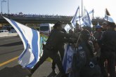 Ne jenjava: Demonstranti na auto-putu, krenuli ka Jerusalimu