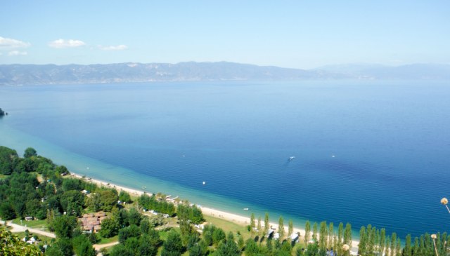 Ne sme da trči, a 12-godišnjak preplivao Ohridsko jezero
