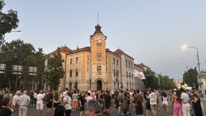 „Nećemo ići na adrese SNS funkcionera, to će jednog dana policija“ – održan protest u Nišu