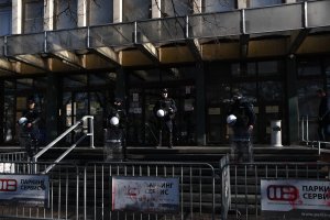 „Nećemo ulaziti u sudove tako što ćemo tući i odgurivati nenasilan narod“: Grupa tužilaca i sudija reagovala na saopštenje VSS