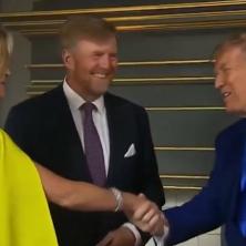 Neka se zna ko je gazda Holandska kraljica ismevala Trampa?! Kamera je uhvatila u nezgodnom trenutku, snimak zapalio mreže (VIDEO)