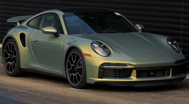 Neko je kupio Porsche 911 s bojom vrednom 83.000 evra