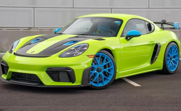 Neko je uložio 50.000 evra u personalizaciju Porschea GT4 RS koja bode oči