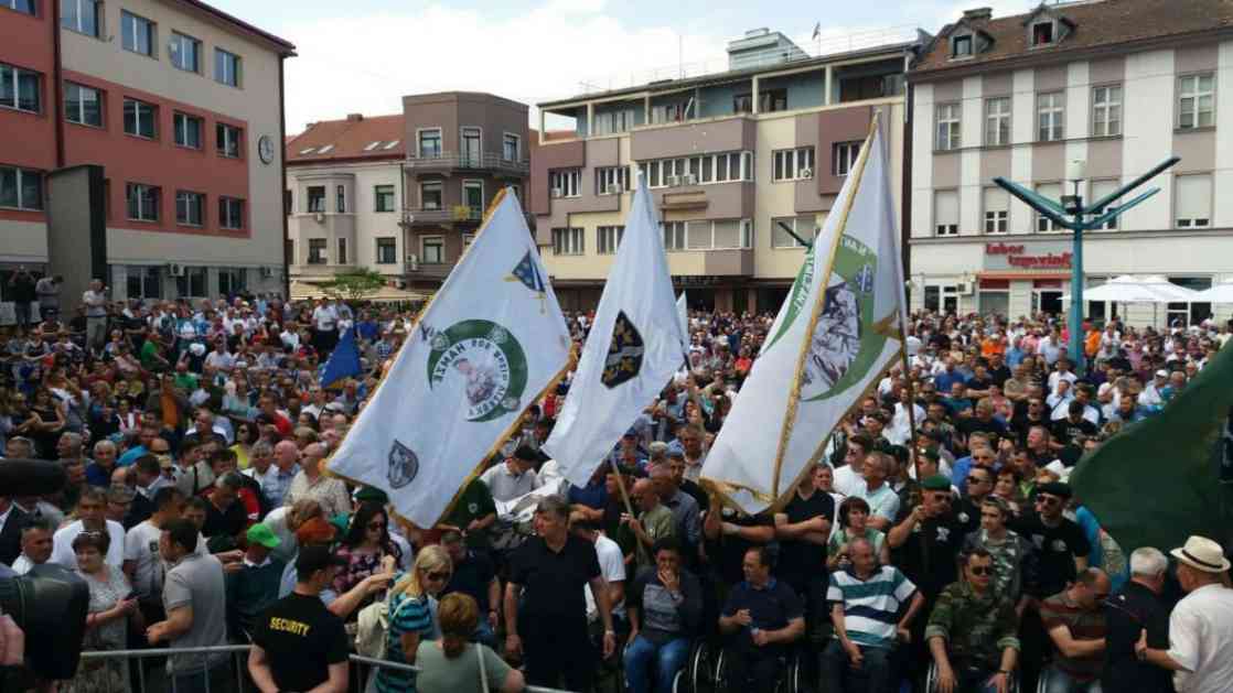 Nekoliko hiljada ljudi na skupu podrške Atifu Dudakoviću u Bihaću