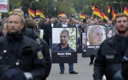 
					Nekoliko hiljada nemačkih ekstremnih desničara na maršu u Kemnicu 
					
									