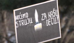 Nekoliko stotina građana ispred Skupštine Srbije, traže legalizaciju priključka na struju