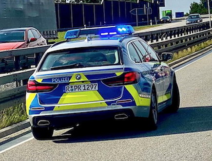 Nemačka: Jedan vozač prestigao označeno policijsko vozilo i dobio 700 evra kazne