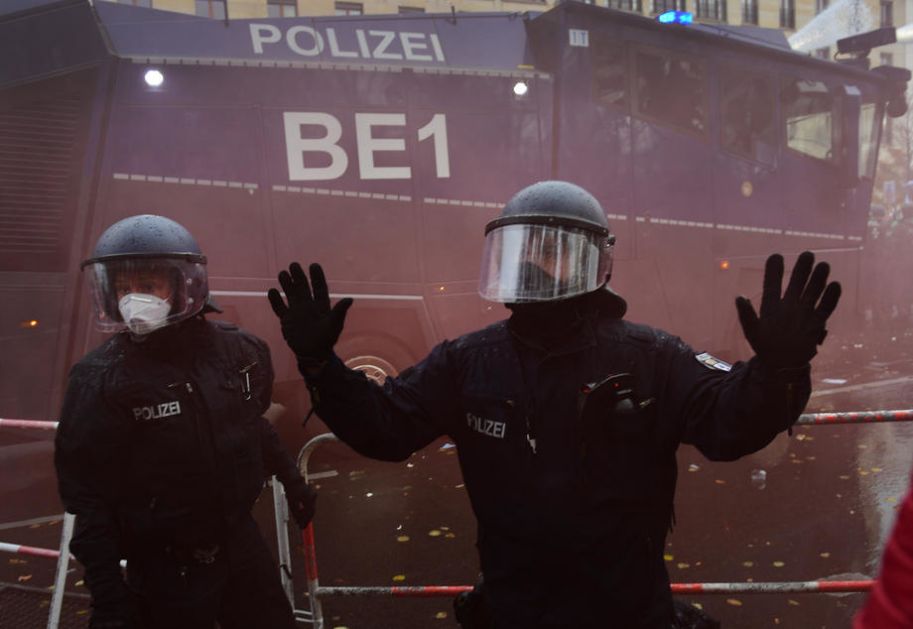 Nemačka: Specijalci uleteli u pogrešan stan - za izvinjenje nude bon od 50 evra