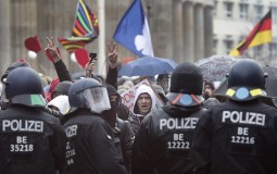
					Nemačka policija razbila berlinske demonstracije protiv restriktivnih mera 
					
									