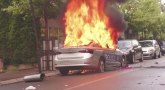 Nemiri na Kosovu: Suzavac, zapaljeno policijsko vozilo, sukob demonstranata i policije u Zvečanu