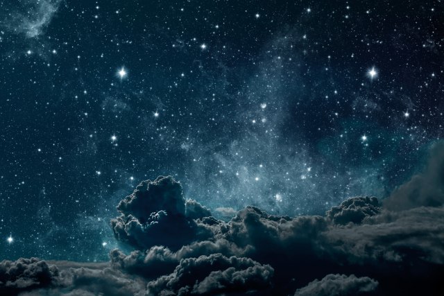 Neobična pojava na nebu zbunila meštane: Snimili čudna svetla, a evo kako ih objašnjavaju VIDEO