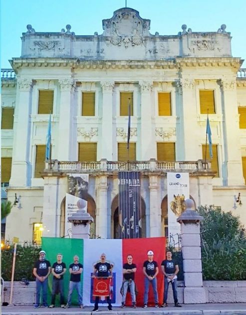 Neofašisti u Rijeci razvili trobojku Kraljevine Italije na 100. godišnjicu okupacije