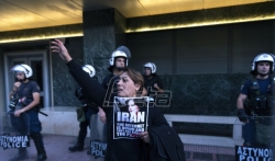 Nepoznate osobe bacile Molotovljev koktel na ambasadu Irana u Atini
