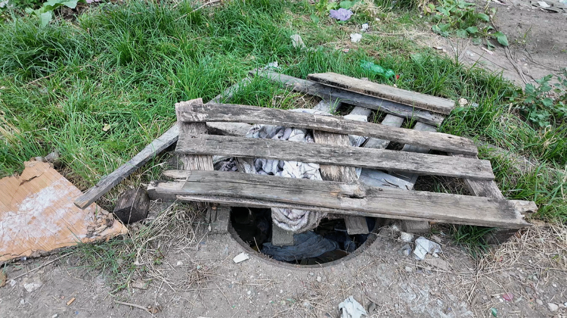 Neprijatni mirisi i otvorene šahte uznemiravaju mještane naselja Jalija