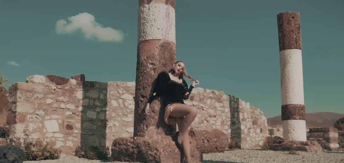 Albanska pevačica snimila neprimeren spot u hramu SPC, Eparhija najavljuje tužbu