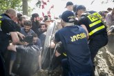 Neredi na Gej paradi u Gruziji: Palili zastave, tukli se s policijom FOTO/VIDEO