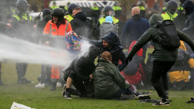 Neredi na protestima zbog policijskog časa u Holandiji 