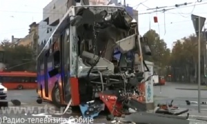 Nesreća na Slaviji: Autobus udario u stub, vozač u teškom stanju