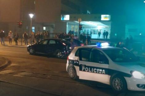 Nesreća u Sarajevu: Nakon sudara sa „fordom“ policijsko vozilo udarilo u semafor