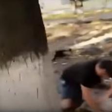 Nesrećna žena pljuvala krv i zube dok joj je glavu udarao o zemlju: Pijanac krvnički pretukao staricu! (VIDEO)