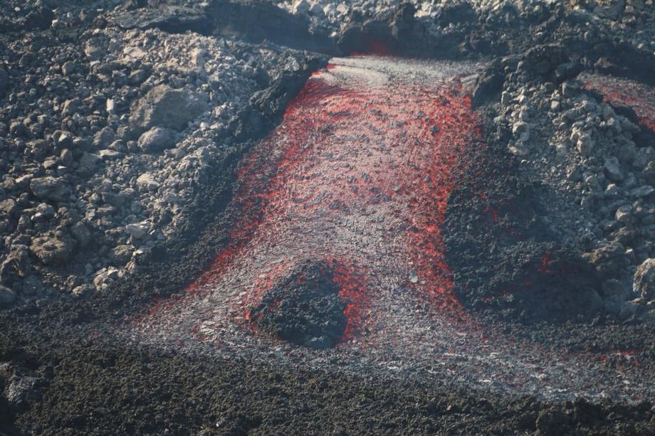 Nestvarni prizori na La Palmi: Vulkan izbacuje blokove lave veličine zgrade (VIDEO)