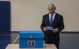 
					Netanjahu i njegov rival Ganc razgovarali s predsednikom Izraela o vladi jedinstva 
					
									