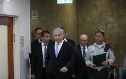 
					Netanjahu otpustio dvoje ministara čvrstorukaša 
					
									