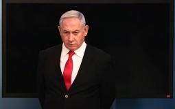 
					Netanjahu prikazao klip iz TV serije tvrdeći da je snimljen u Iranu pogođenom pandemijom 
					
									