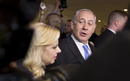 
					Netanjahuovi koalicioni partneri odbacili kompromis, mogući izbori 
					
									