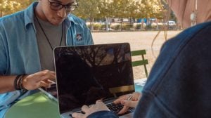Netfliks i drugi striming servisi su u krizi jer im mladi okreću leđa: Gen Z želi drugačiju zabavu
