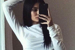 Neuspeli pokušaj da stanji struk: Fotošop fail Kylie Jenner