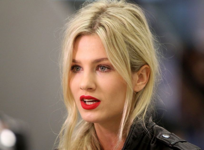 Nevena Božović pomera modne granice: Da li vam se dopada kako je obuću uklopila uz ovu haljinu? FOTO