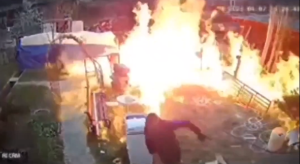 Neverovatna scena: Brusilicom sekli plinsku bocu (VIDEO)