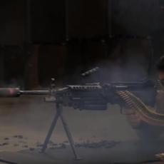 Neverovatni M249 SAW - RAZORNA MOĆ OSTAVLJA BEZ DAHA! (VIDEO)
