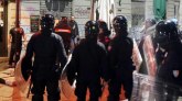 Neviđena makljaža ispred RAI u Napulju: Povređeno 5 policajaca i 5 demonstranata VIDEO