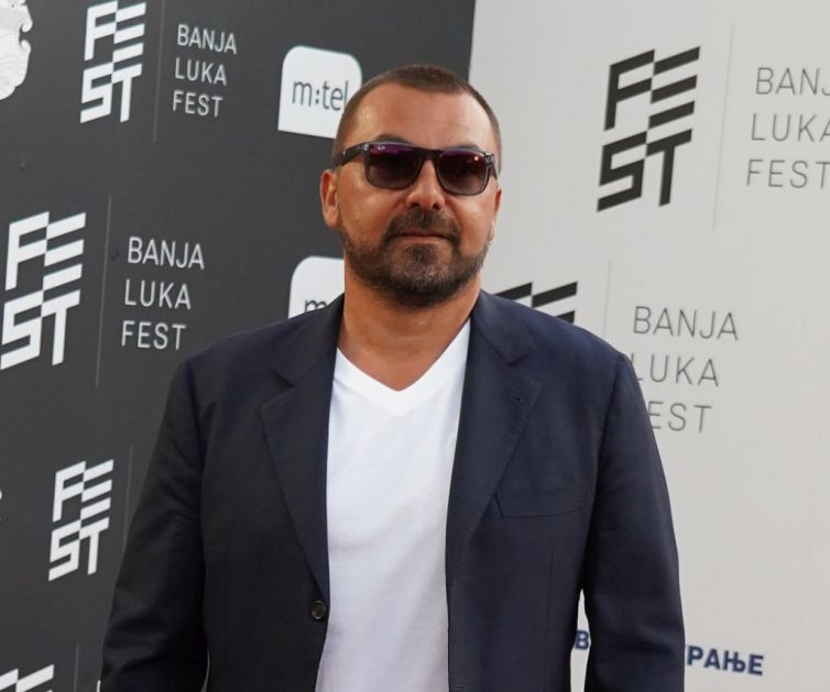 Ni nalik Eleni: Devojka Jugoslava Karića prvi put u javnosti FOTO