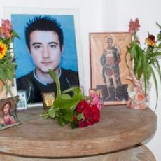 Ni posle dugih 14 godina TUGA NE PRESTAJE: Na današnji dan u Gračanici ubijen učenik Dimitrije Popović 