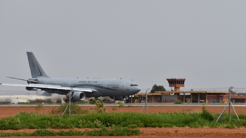 Niger zatvorio vazdušni prostor dok vojna hunta odbija da vrati predsednika