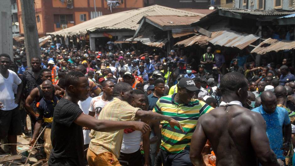 Nigerija: Policajac se zaletio u uskrsnu povorku, desetero mrtvih