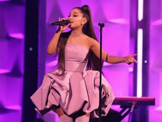 Nije više ljuta: Ariana Grande nastupa na dodeli Grammy nagrada