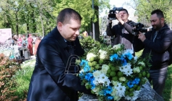Nikodijević položio cveće na Spomen-obeležje predaje ključeva Beograda