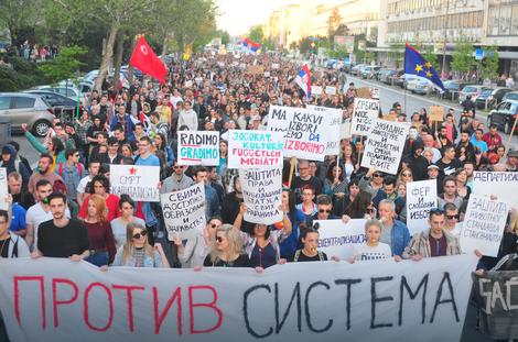 Nikolić o protestima mladih: Niko ne sme da ih dira