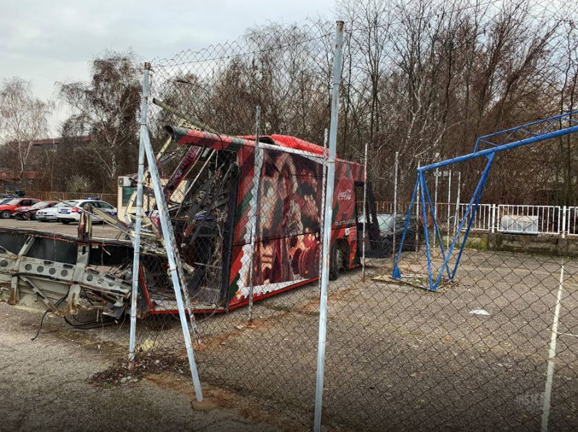 Niš: Autobus smrti pored školskog dvorišta (FOTO)
