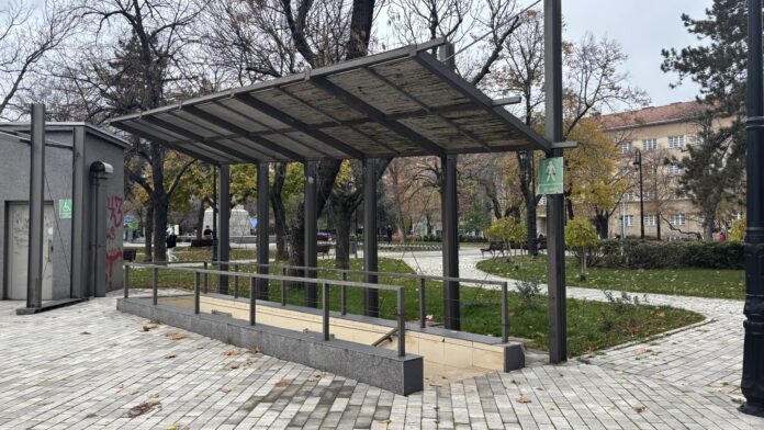 Niš plaća milione za sanaciju toaleta koji i dalje ne radi – tender izmenjen zbog „nepredviđenih radova“