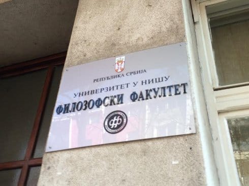 Niški Filozofski najoštrije osuđuje nasilni čin Vlade Srbije koji „cepanjem“ ovog fakulteta pravi novi